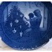ROYAL COPENHAGEN PLATE – CHRISTMAS 1981 ADMIRING THE CHRISTMAS TREE – JULETRAEET BEUNDRES (id: VE)